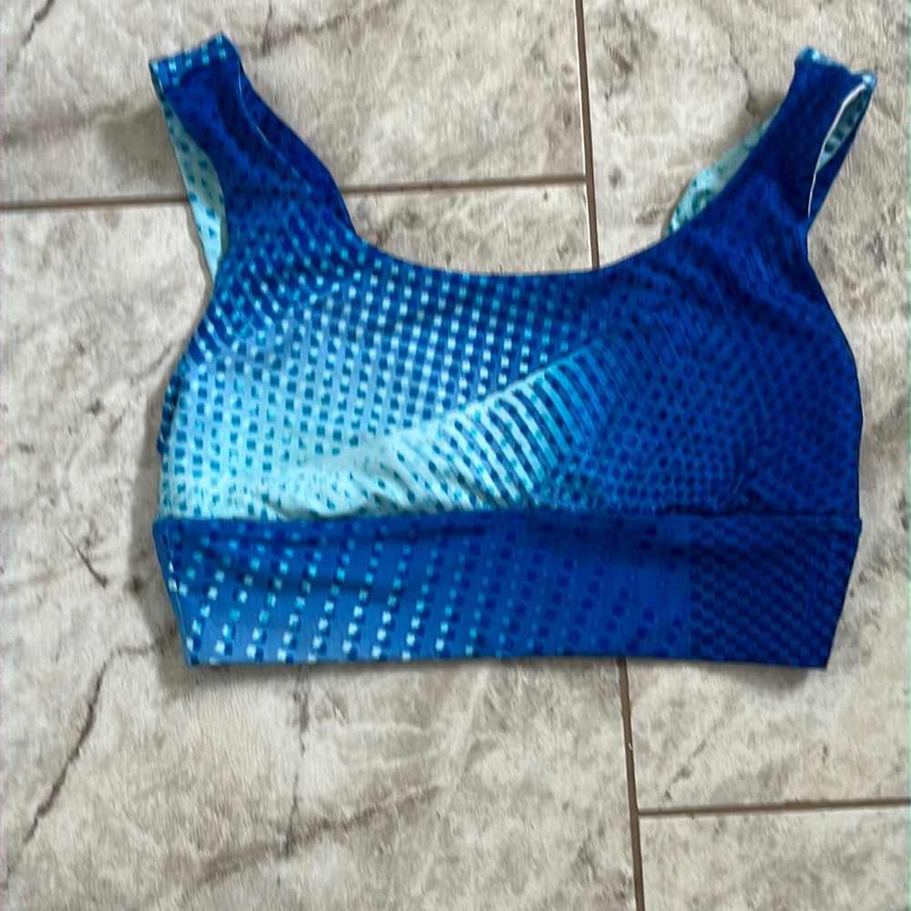 GapFit sports bra